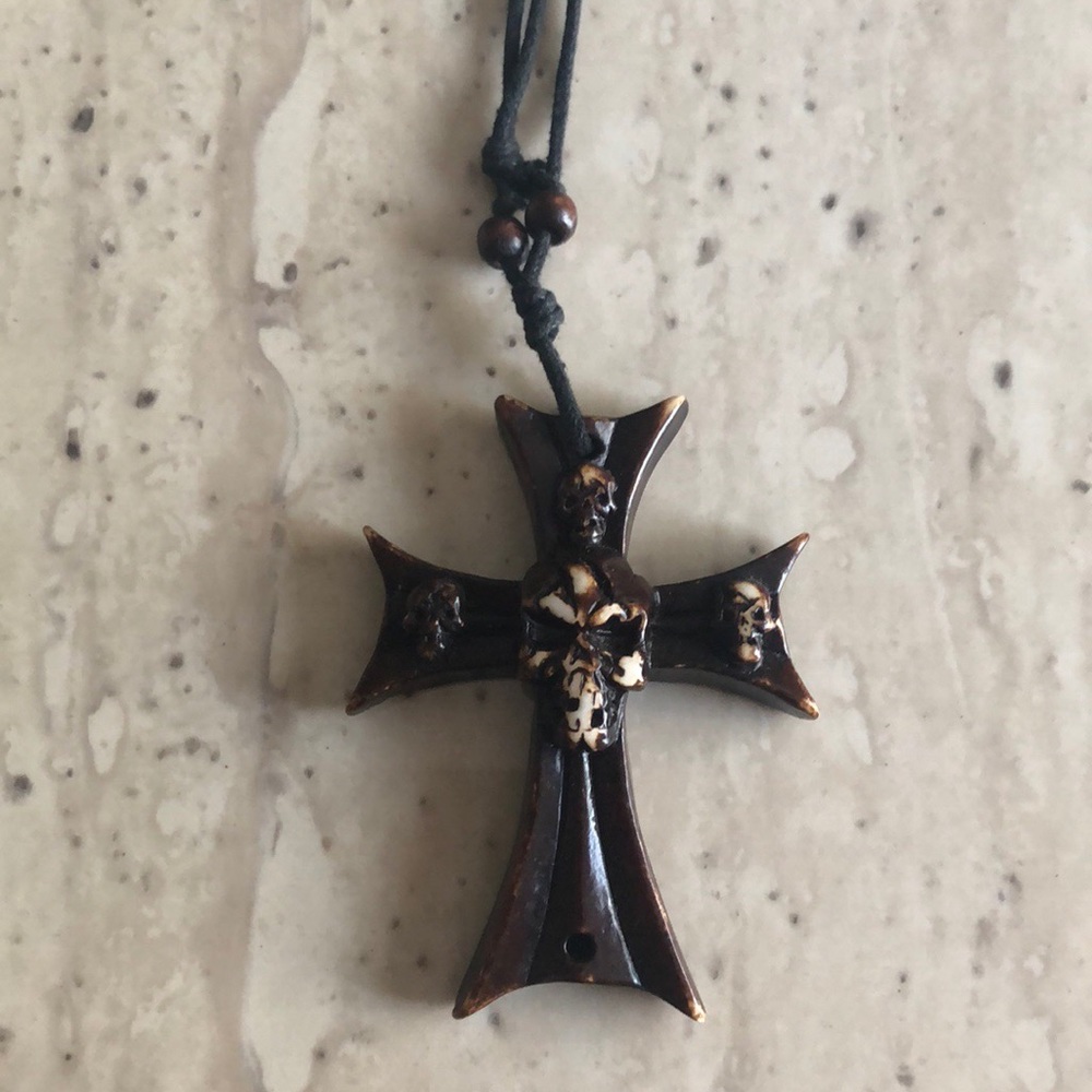 Authentic Wooden Carved Neckless | great condition